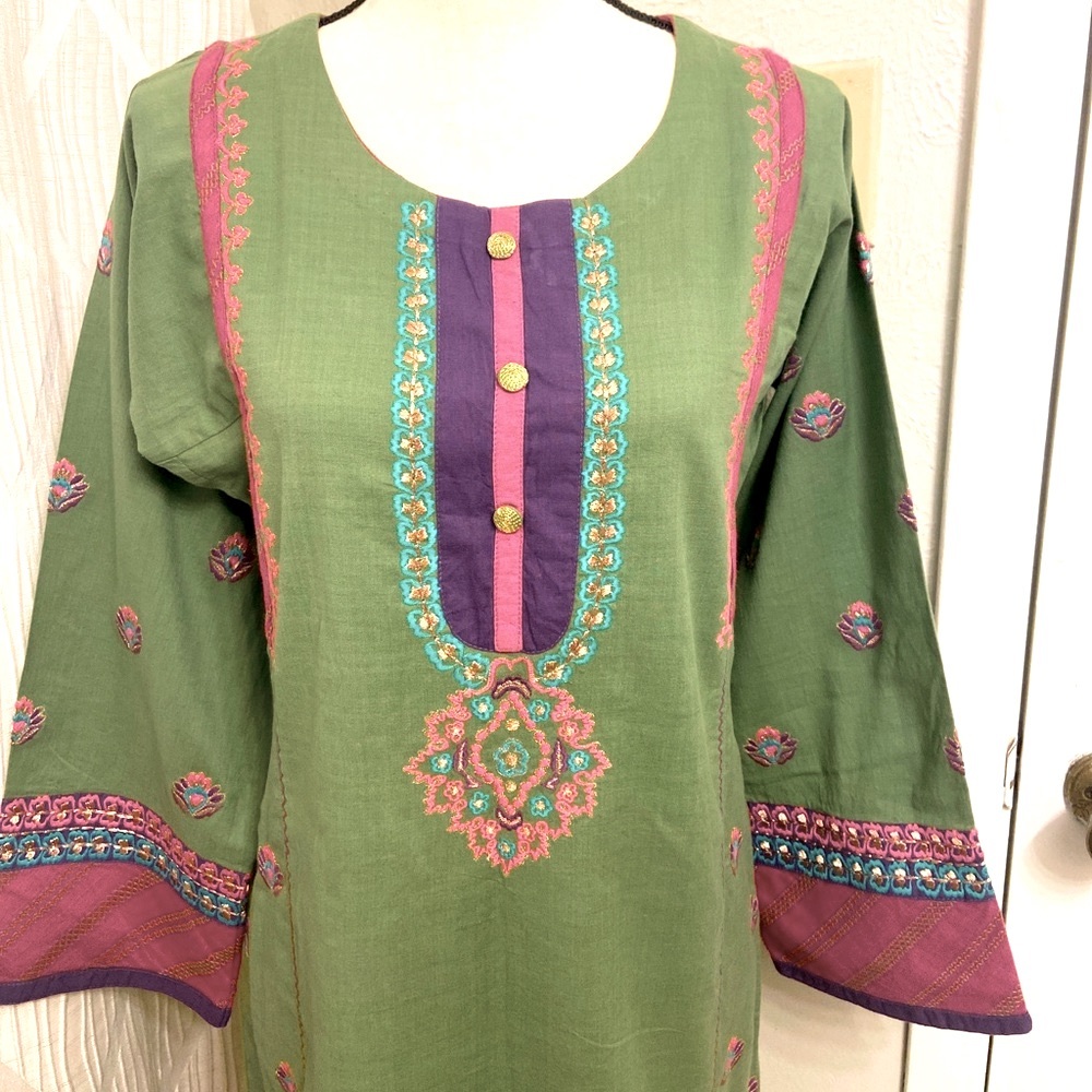 Pakistan Indian Three piece Suit.Brand Genration.